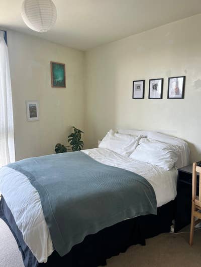 Double room available in bright, modern flat ☀️ Main Photo