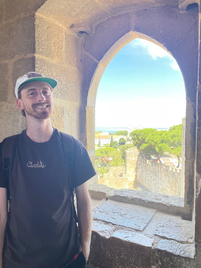 Hi guys! I'm a 28 year old looking for people... Main Photo