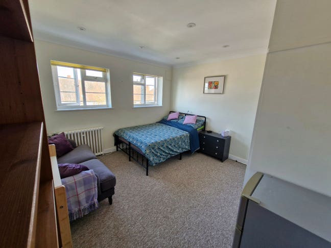 Richmond Park doorstep: spacious & bright double Main Photo