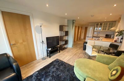 Spacious Ensuit Room in NG1 Main Photo