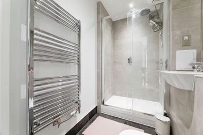 3 Fielders Crescent, Barking IG11 Main Photo