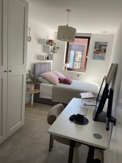 Short-Term Double Room Available Main Photo