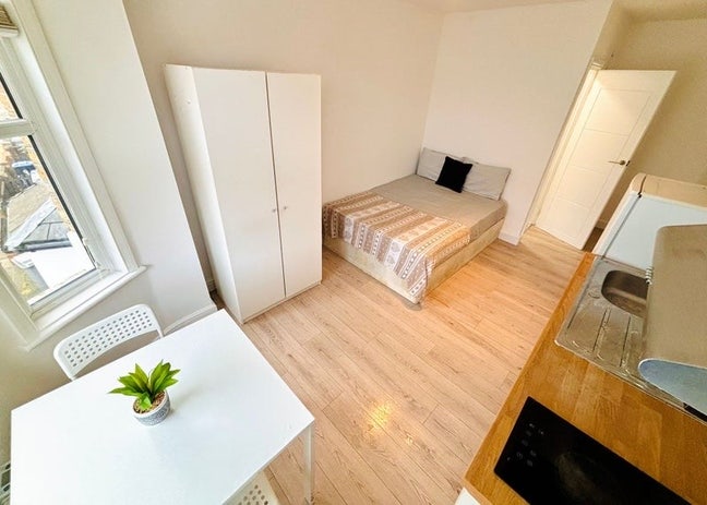 ✨ 🛏️ 2X Studios Flat to Let in Dollis Hill Main Photo