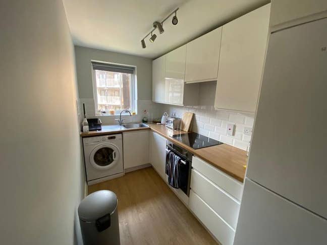 One room available city center Main Photo