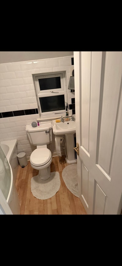 Lovely 4 bed detached house  Main Photo