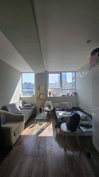 Female flatmate Main Photo