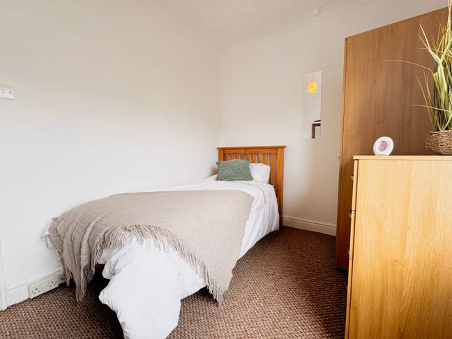 💥 Single Room + Study/Dressing Room – PE1 2QT 💥 Main Photo
