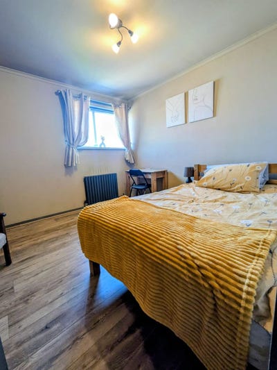 🏡 Available 2 Rooms |  Bills Included Main Photo