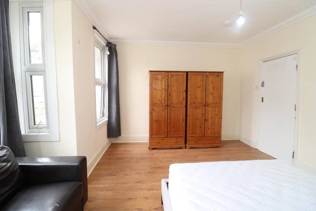 Double room, Canary Wharf next to DLR line Main Photo