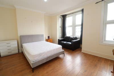 Double room, Canary Wharf next to DLR line Main Photo