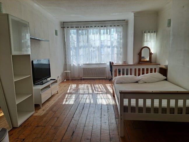 Bright double rooms in NW2  (All bills included) Main Photo