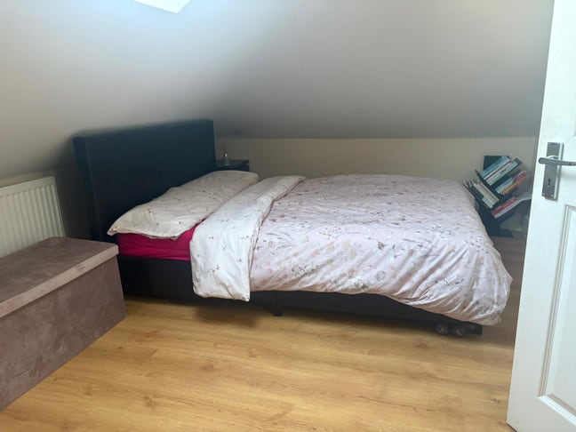 Two rooms in friendly home Main Photo