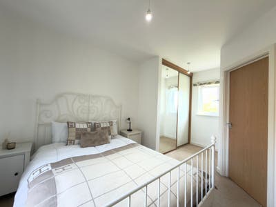 1 x Bright Ensuite Room in a 4-Bed House Share Main Photo