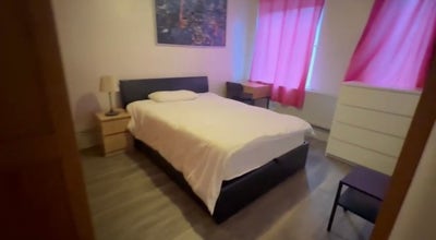 A calm and comfortable room available in a well-lo Main Photo