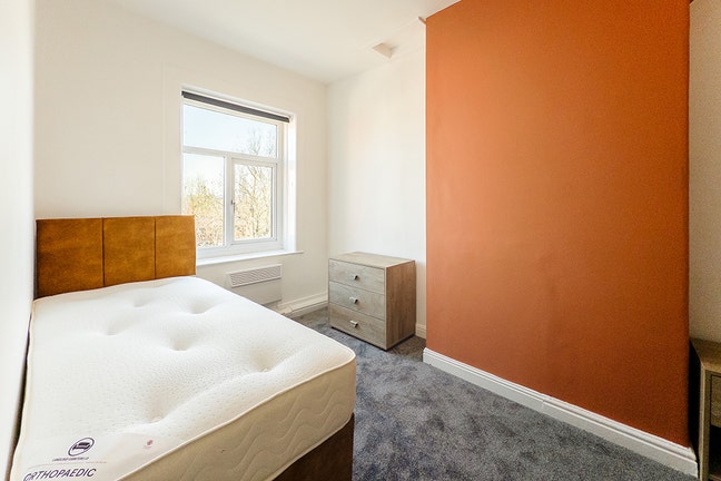 Newly Renovated Single Room Near Oldham Town Cntr Main Photo