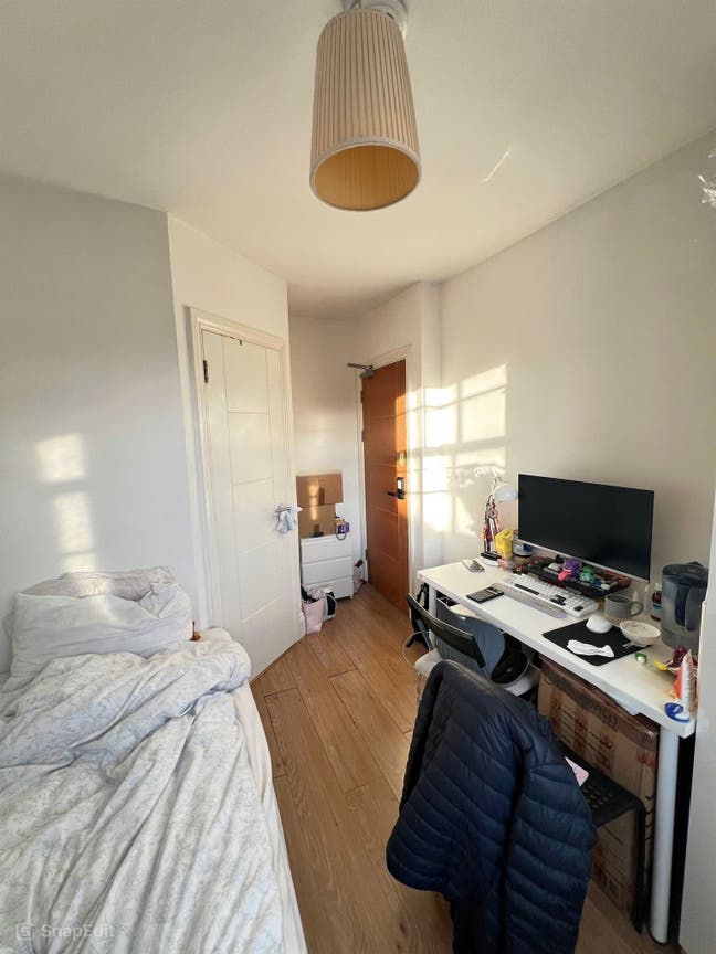 ✨ E14 Ensuite Room Fully Furnished 🏠 Main Photo