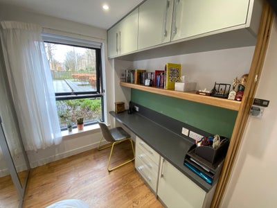 Ensuite - Small double room with shared kitchen Main Photo