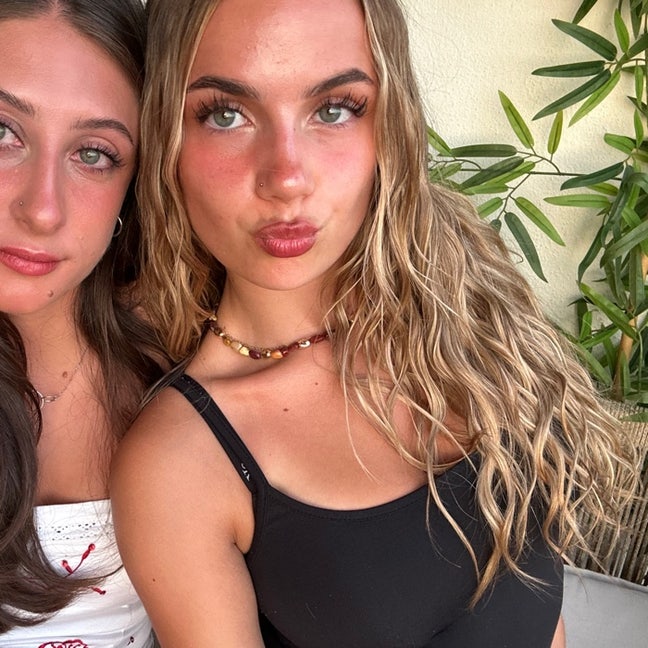 Looking for some friends + flatmates for June!💐 Main Photo