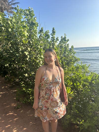 Social girl looking for a double room Main Photo