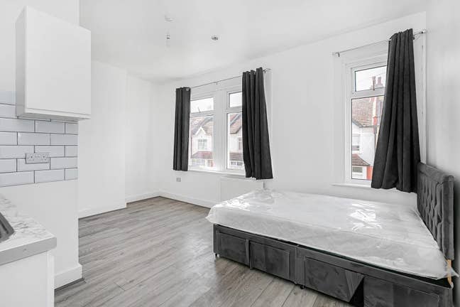Studio to let - Mitcham CR4 - &pound;1250 Main Photo