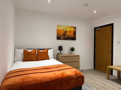 BRAND NEW 4doublebedroom/4-ensuite House Share NG2 Main Photo