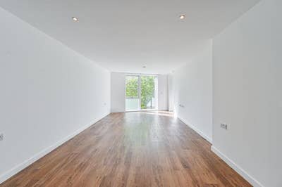 Spacious 1-bedroom near New Cross gate Main Photo