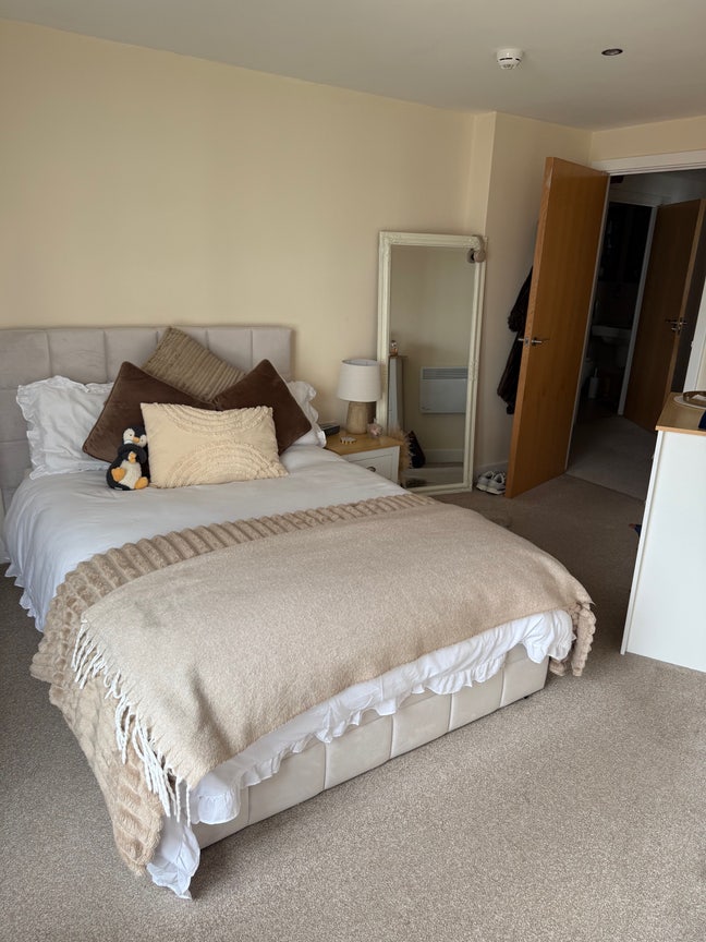 Leeds Docks - City Centre Room ❤️ Main Photo