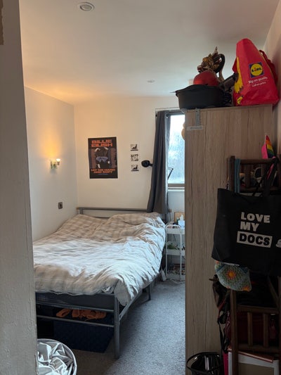 Double room with en-suite - tenancy take over  Main Photo