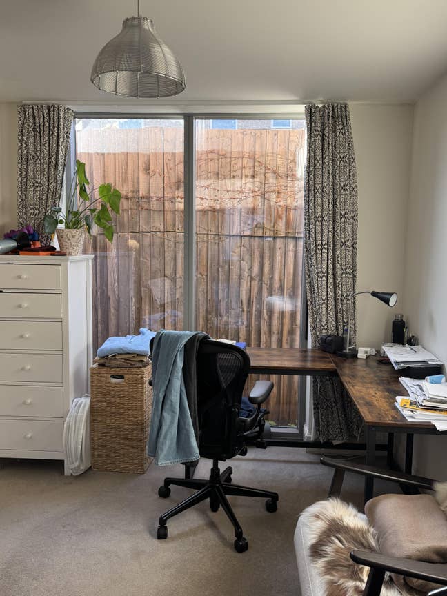 Room available in a 3-bedroom Jericho house Main Photo