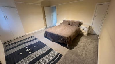 Big room in a house en suite toilet. Main Photo