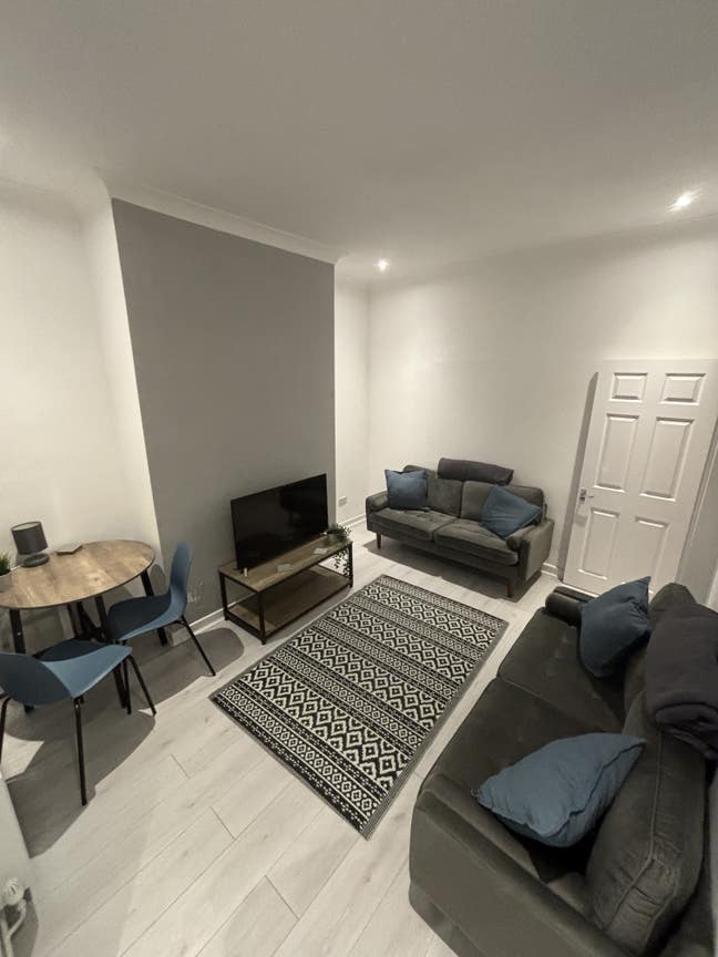 House Share - Smithdown Road -Young Professional Main Photo