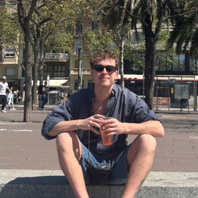 24, tidy, gym-going professional with good vi... Main Photo