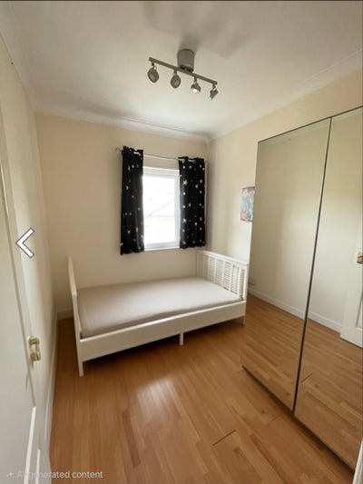 Small double room in a 2 bed flat Main Photo