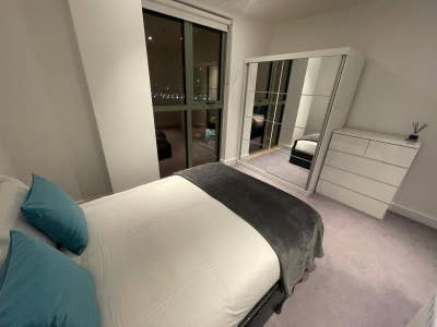 Large Double Room in Modern flat in Zone 2 Main Photo