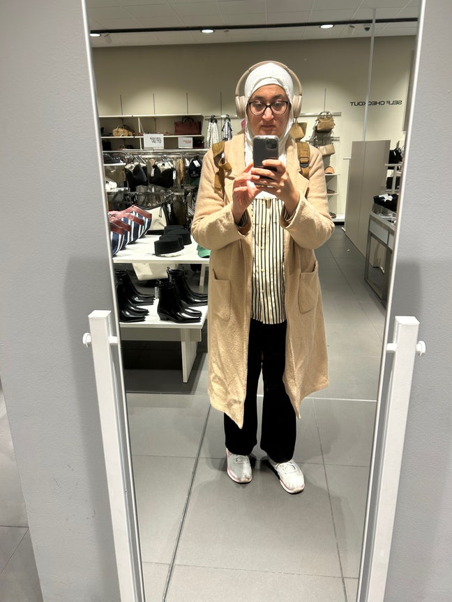 Professional Female seeks a single or double room Main Photo