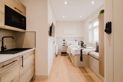 🦅Newly Renovated HMO Property🦅 Main Photo