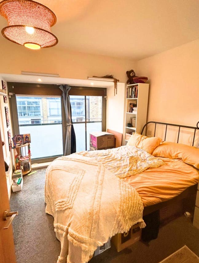 1 or 2 Bedrooms in E2 House Main Photo