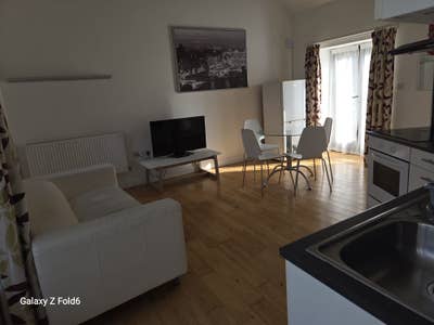 Short term 2 bed 2 bath ground floor. Pets OK Main Photo