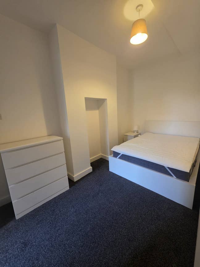 Double bedroom in 2 bedroom apartment - Bills inc Main Photo