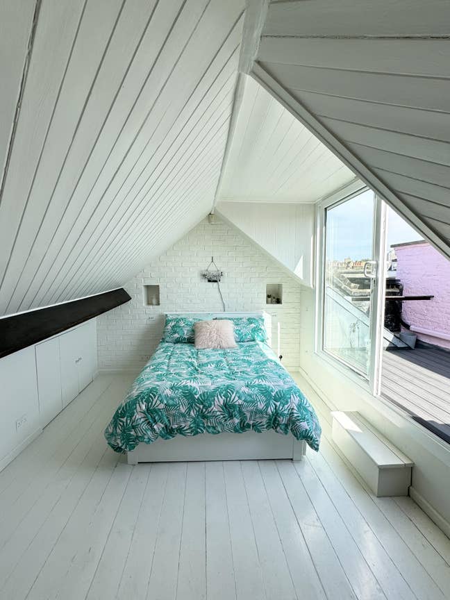 Large Ensuite Room | Private Balcony | Clapham Jct Main Photo