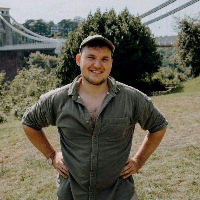 Professional male looking for short term room Main Photo