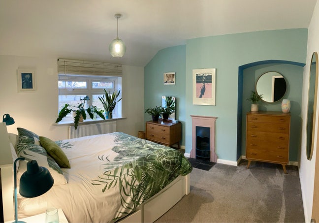 Double room in leafy queer vegetarian house  Main Photo