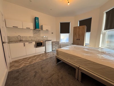 7 Brand new double rooms to rent  Main Photo