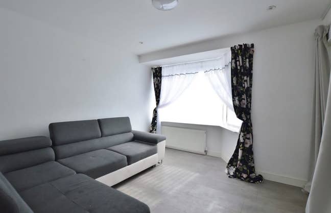 2 Bedroom Semi-Detached House to let Main Photo