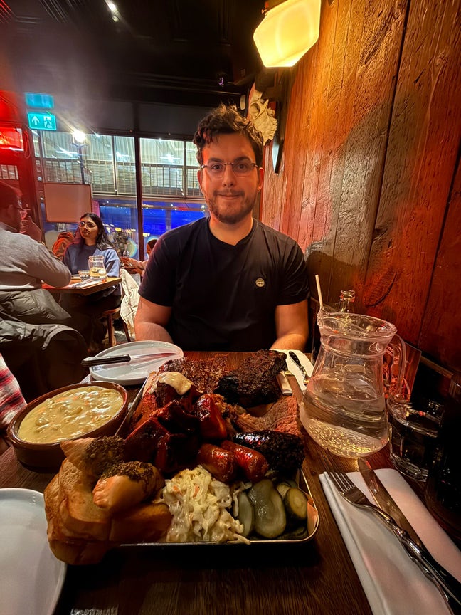 24year old looking for room Main Photo