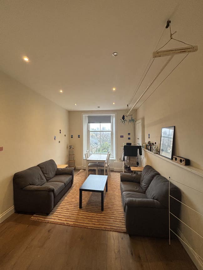 Room at the top of Marchmont Road Main Photo