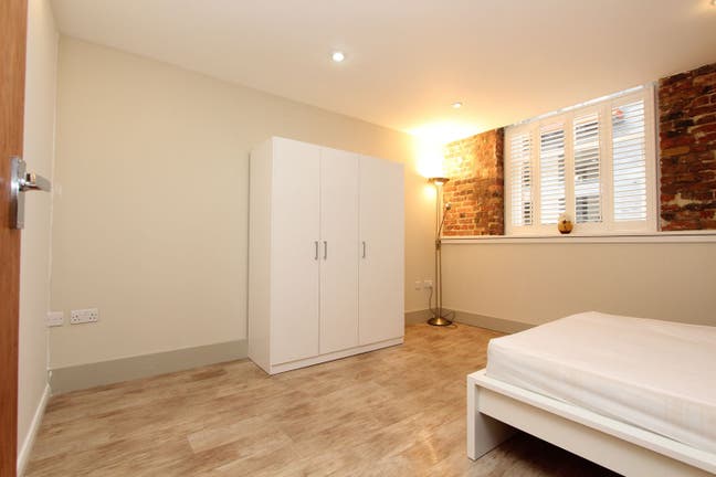 Fantastic Room _ Top Flat - SE18_3 BHK/ 2Bathrooms Main Photo