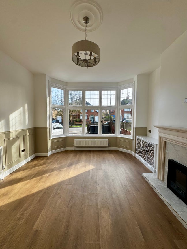 NEW: Beautiful Luxury ground floor flat  Main Photo