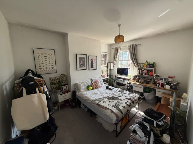 Huge Room In Stunning House Main Photo