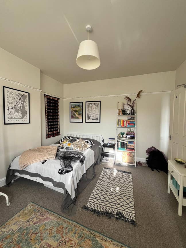 Lovely Double in House with Garden Main Photo